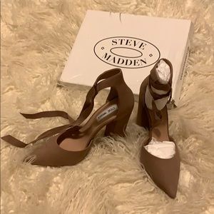 Steve Madden “Pearl” Tie Ankle Pump